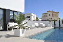 Casa Satya Guardamar Activa Investment fachada piscina